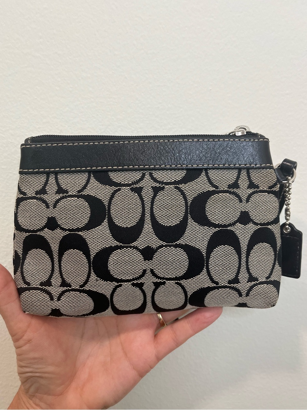 Coach Soho Signature Pleated Jacquard Wristlet Black and Gray - Picture 2 of 10